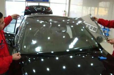 汽车玻璃应该贴膜吗？专家观点详解