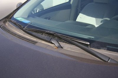 汽车雨刷 多余的设计还是不可或缺的安全保障？