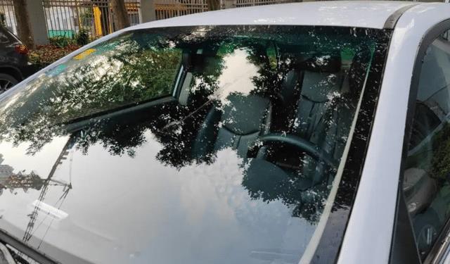 汽车玻璃防雾防雨神器 长效除雾膜与驱水喷剂的全方位解析